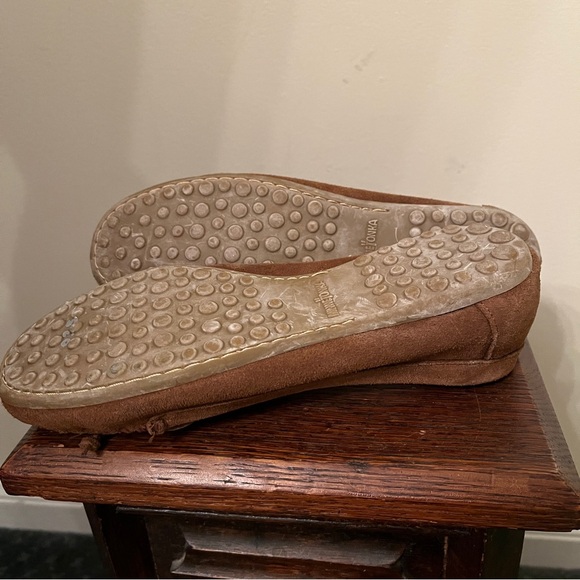 Minnetonka Brown Suede Fringe Feather Flat Moccasins - Picture 7 of 7